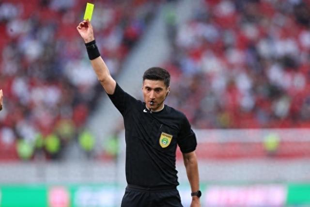 九游登录入口-鲁沪大战争议判罚！马纳法手球逃点，媒体人：麦麦提江看都不看